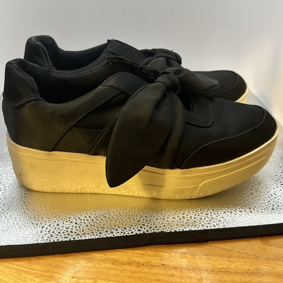 Seven dials black shoes. Size 8 1/2. I adorable flat shoes with a black bow. - Picture 2 of 8